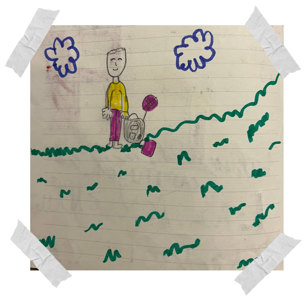 Lucas camina hacia una montaña con su equipo de aventura.